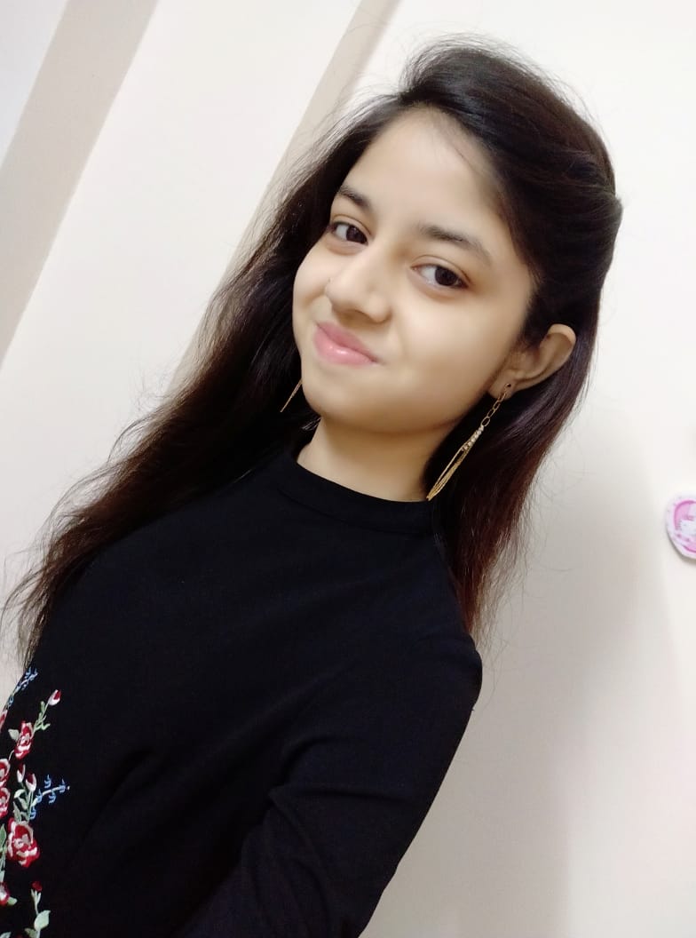a picture of Ananya Sharma smiling